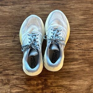 New Balance - Fresh Foam Athletic Shoes in Gray and Yellow size 8 women’s